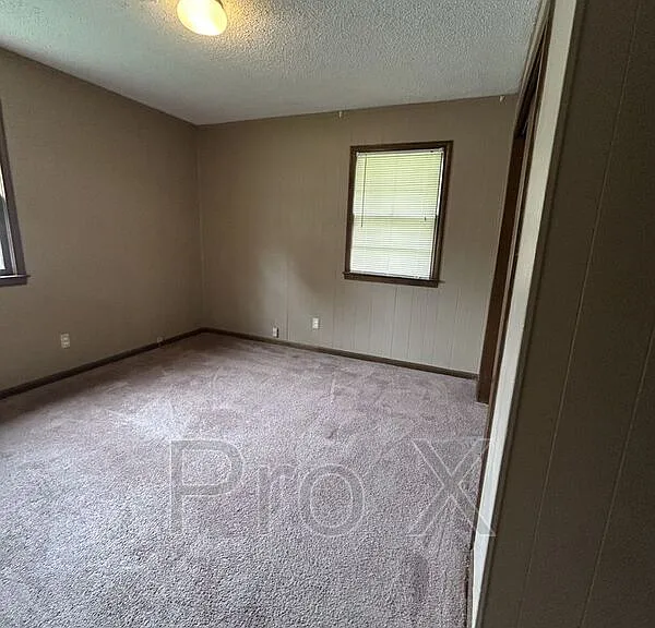 515 E Jefferson St — Photo 6