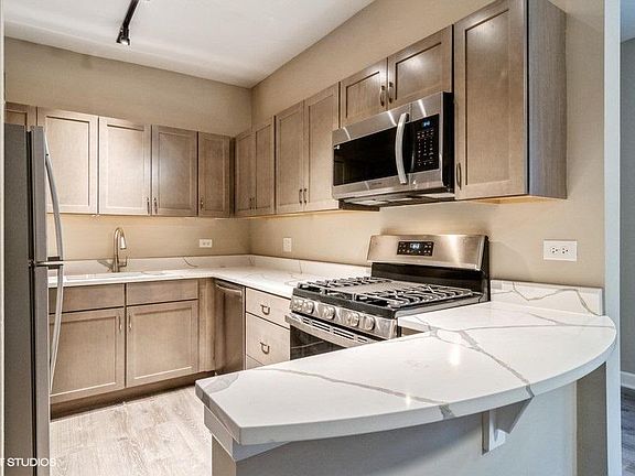4th image of 432 W Belmont Ave APT 101
