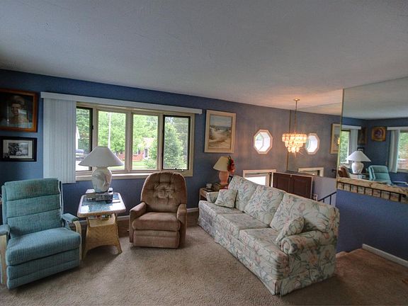 3rd image of 222 S Eagle Creek Dr