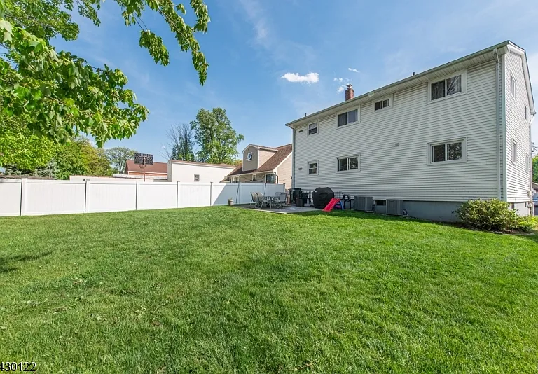 206 Centre St — Photo 19