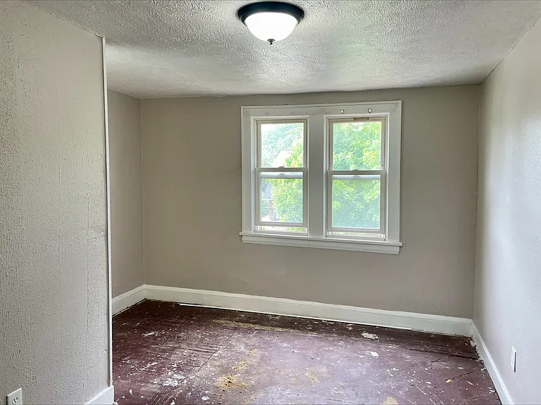 687 Storer Ave — Photo 4