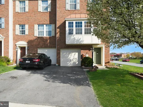 8 Don Quixote Dr, Charles Town, WV 25414