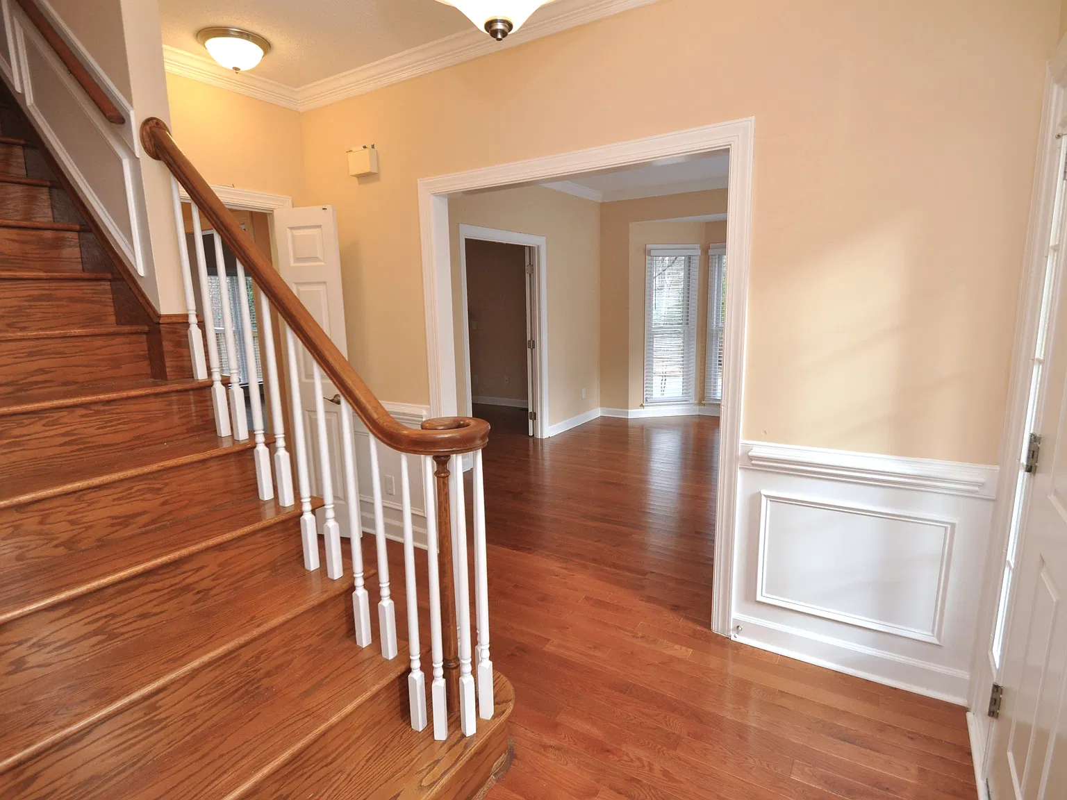 Elegant Preston Home Available Immediately — Photo 2