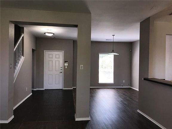 3rd image of 2207 Green Creek Dr
