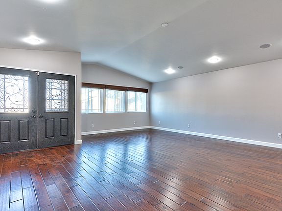 3rd image of 11030 Avenida Del Gato