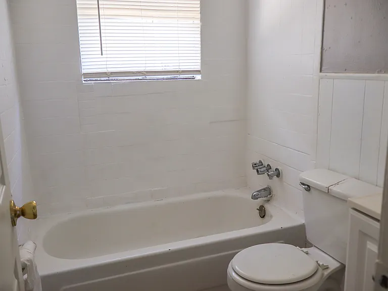 801 Roseanne St #15 — Photo 5