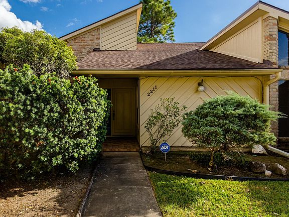 5th image of 2211 S Fountain Valley Dr