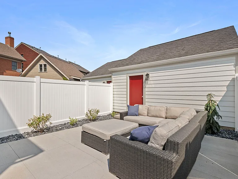 1327 Foster Rd — Photo 42