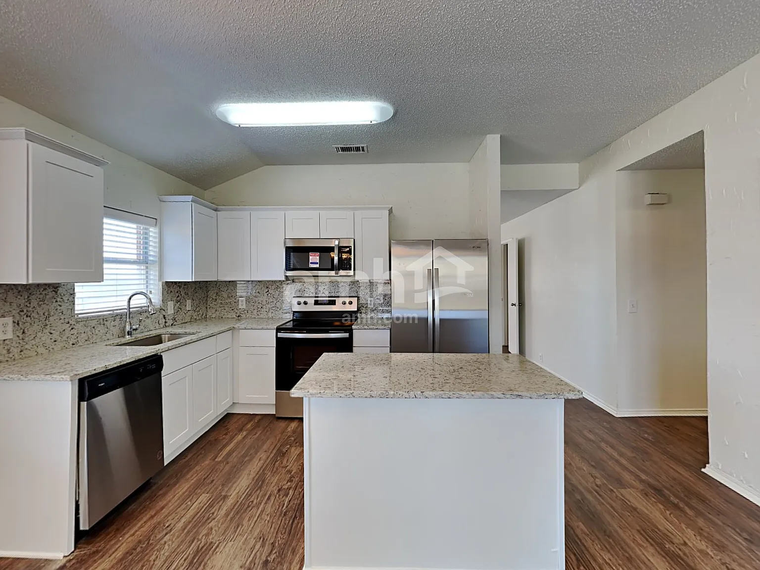 3 bed, 2.0 bath, 1882 sqft, $2,395 — Photo 4