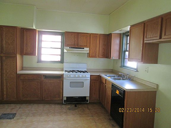 3rd image of 172 Burbridge Ave