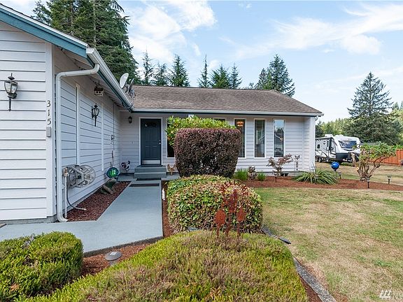 3rd image of 315 Evergreen Ln