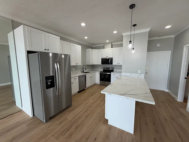 2410 Albatross St #12 — Photo 1