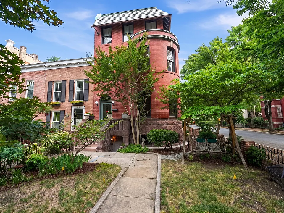 922 E Capitol St NE