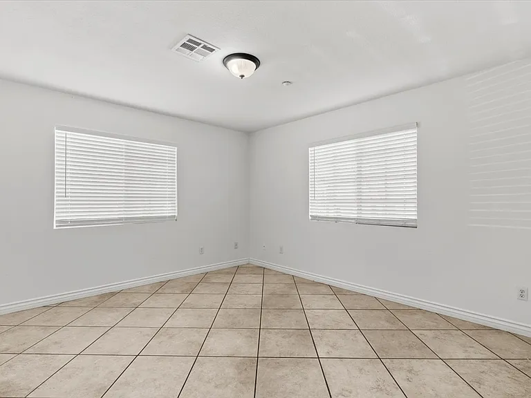 5157 Magnolia Ave — Photo 12