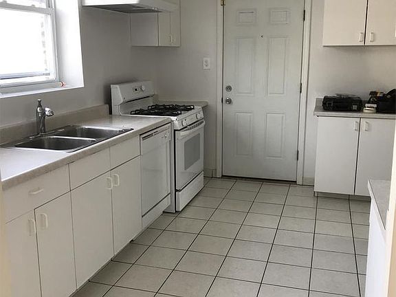 3rd image of 6241 N Francisco Ave APT 3