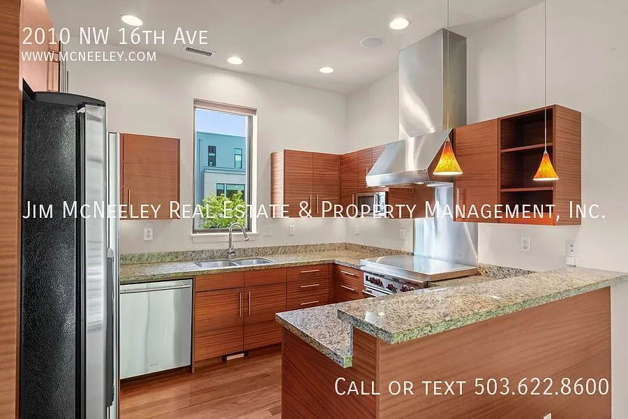 Stunning 2BR Pearl Condo Near Waterfront — Photo 2