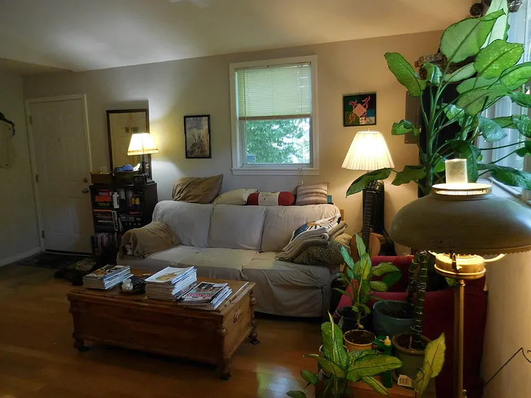 757 Alloway St — Photo 2