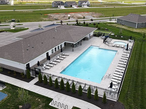 3rd image of 6288 Flag Stop Dr