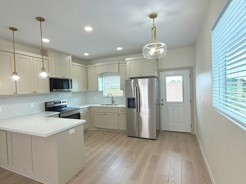 1212 S Bayou Ave #1