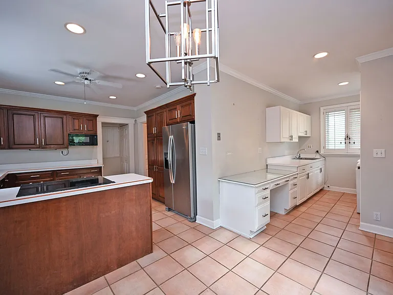 6900 Drake Rd — Photo 21