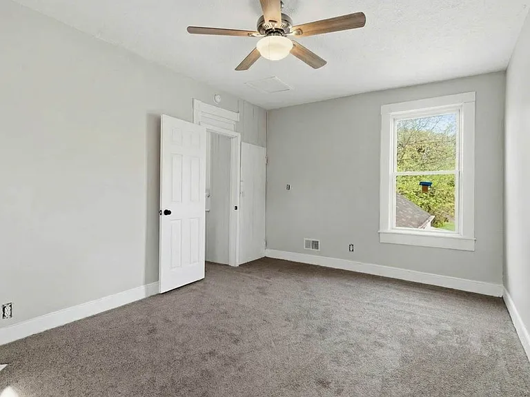 2324 Magazine St — Photo 31