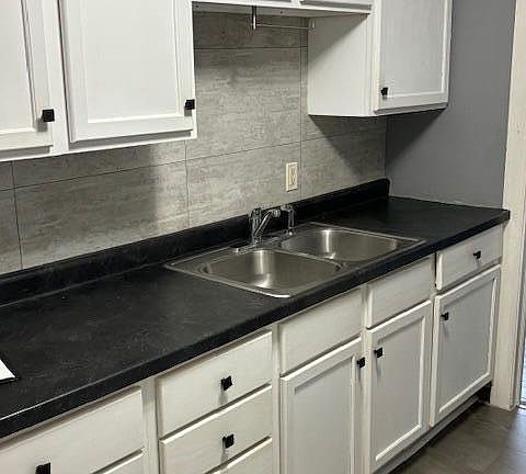 4th image of 1209 W 63rd Ave