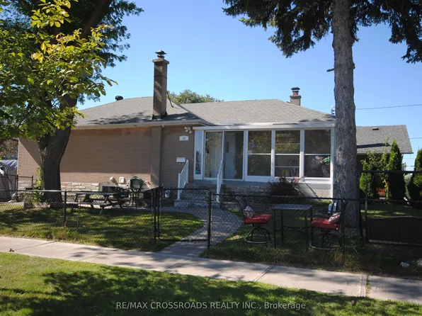 25 Arbutus Cres, Toronto, ON M1P 1W8