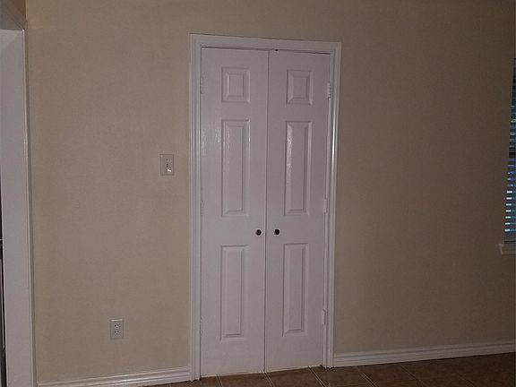 3rd image of 201 Gregory Dr