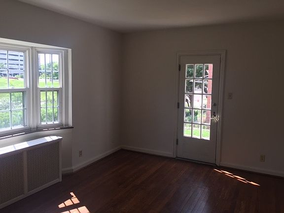 4th image of 938 Ludlow Ave APT 1