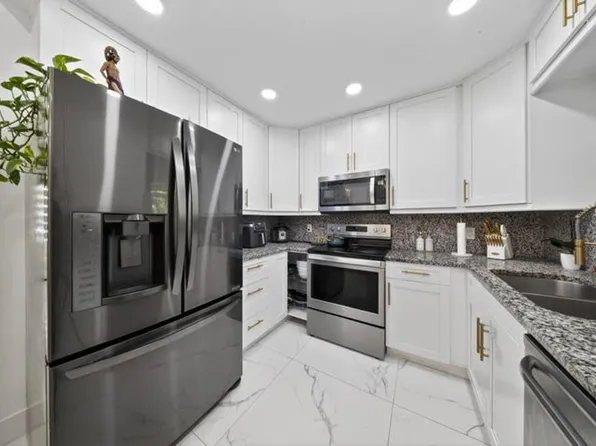 849 Camellia Dr, Royal Palm Beach, FL 33411