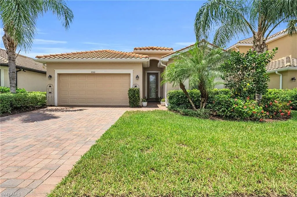 4 bed, 3.0 bath, 2006 sqft, $2,950 — Photo 1