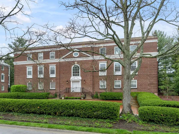 2980 Four Pines Dr APT 6, Lexington, KY 40502