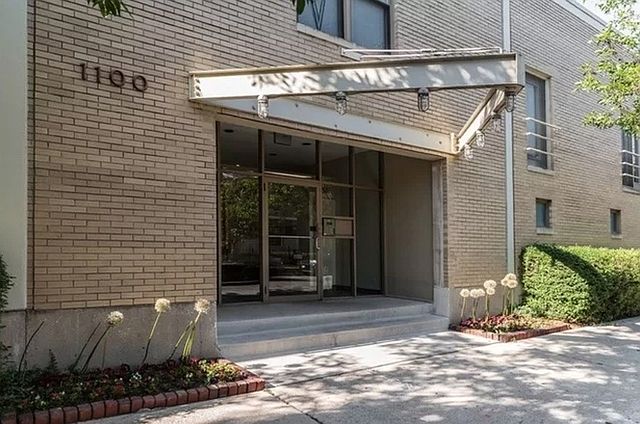 1st image of 1100 W Cornelia Ave APT 112