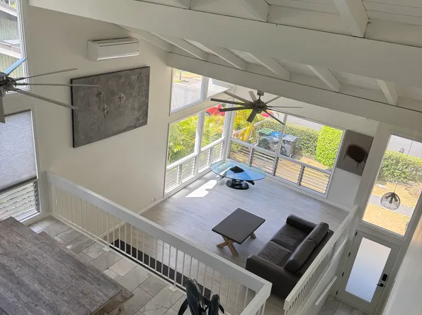 927 Hahaione St, Honolulu, HI 96825