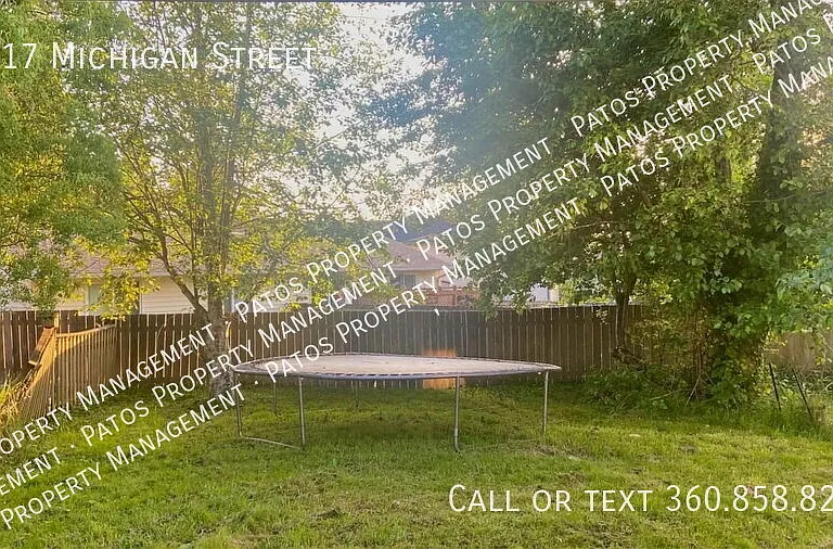 2217 Michigan St — Photo 10