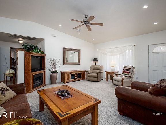 3rd image of 3384 N Park Pl