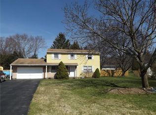 800 Lauren Ct, Webster, NY 14580