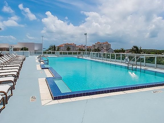 3rd image of 50 S Pointe Dr APT 719
