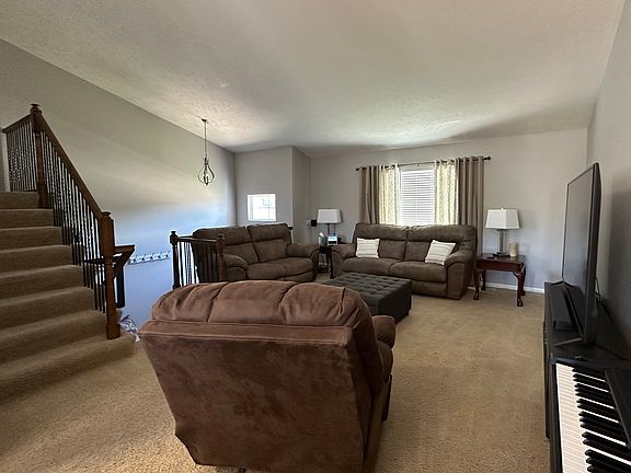 4th image of 16386 Butler Ave