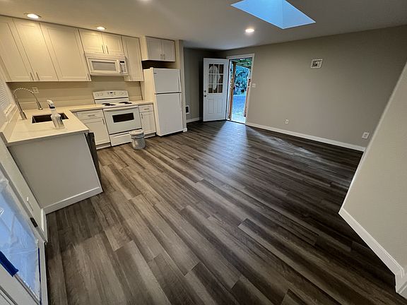 3rd image of 3525 Sinclair Ave Unit B