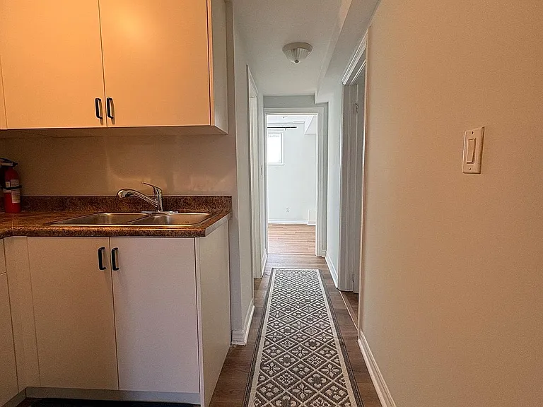 70 Eileen Ave #LOWER — Photo 20