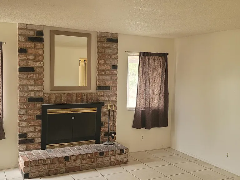 Bunker Cir — Photo 4