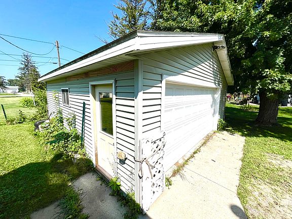 5th image of 410 Ellington St