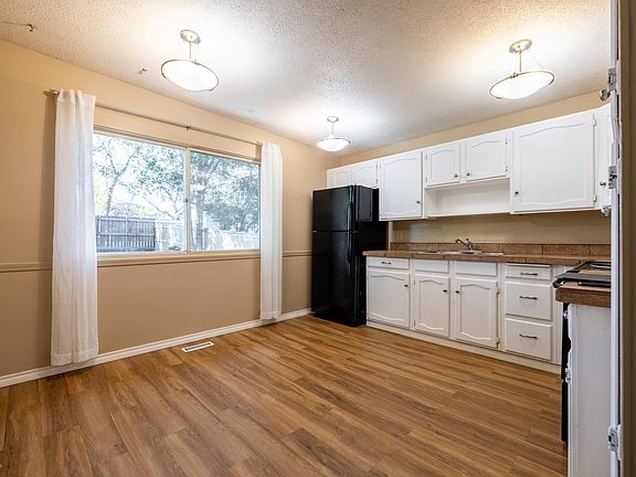 5th image of 66 Greenwood Way