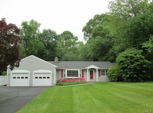 14 Blackberry Ln, Norwalk, CT 06850