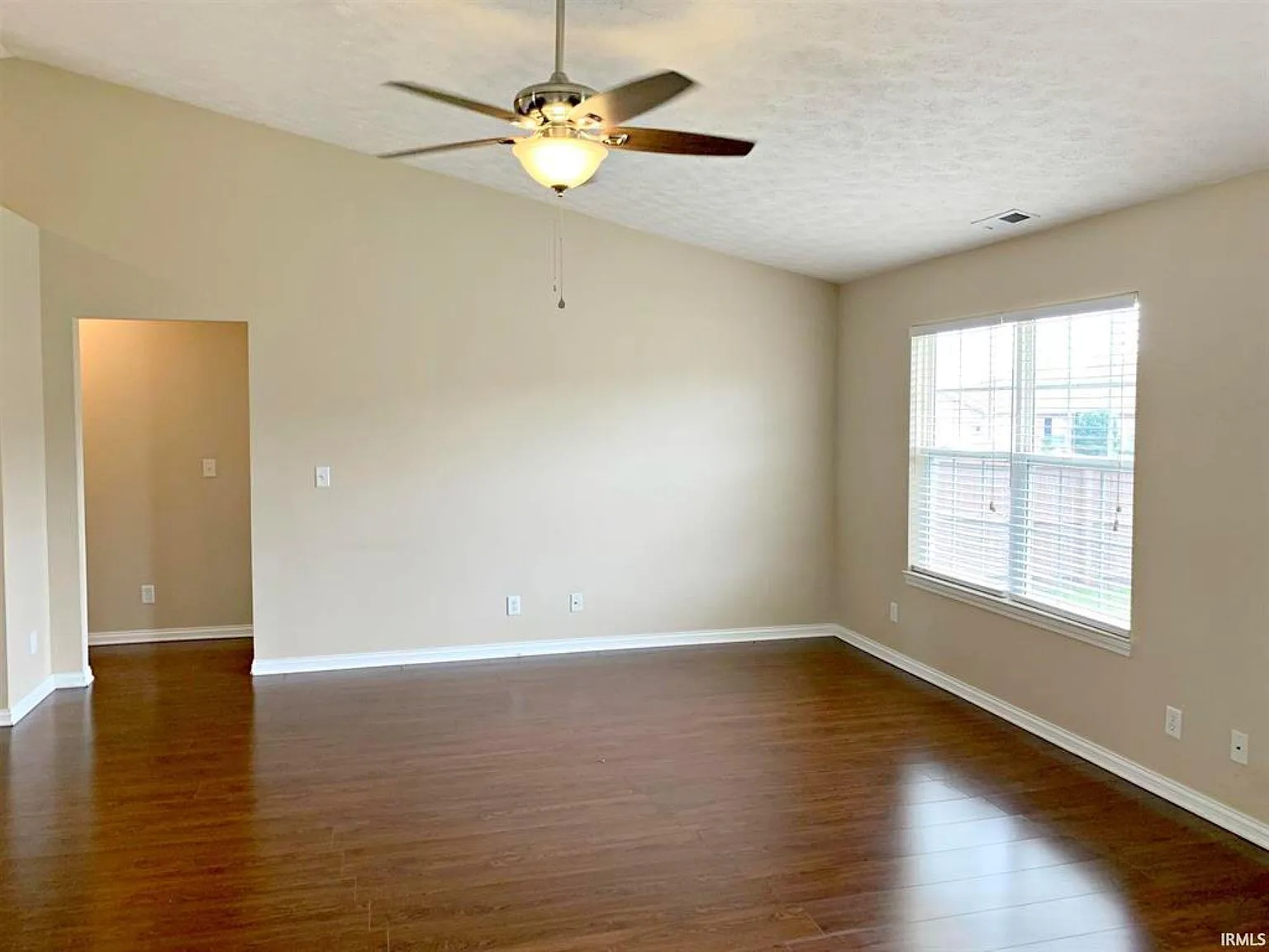 3 bed, 2.0 bath, 1284 sqft, $1,895 — Photo 4