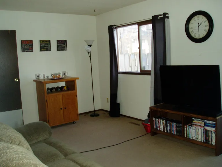 3420 Harcourt Dr — Photo 4