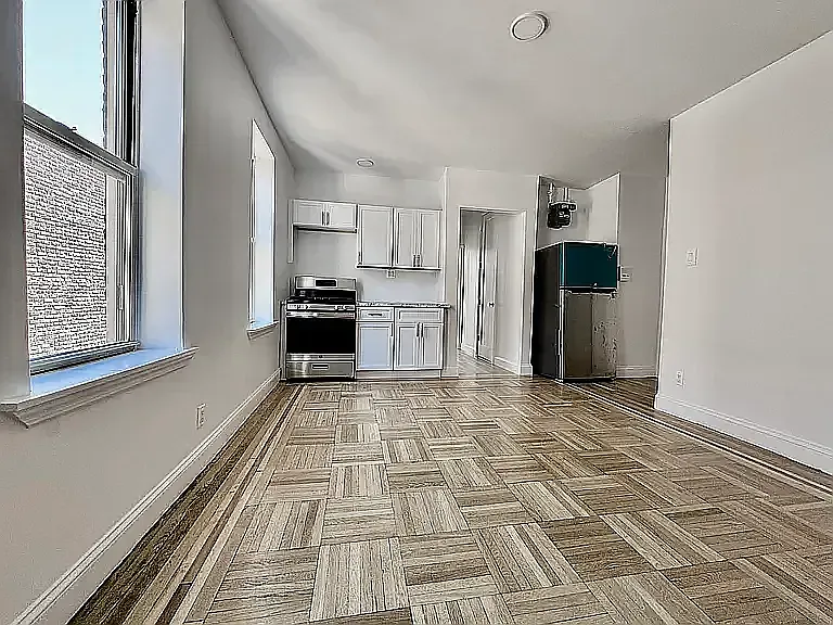 187 Pinehurst Ave #5C — Photo 1