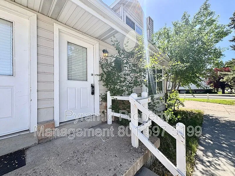3 bed, 2.0 bath, 1500 sqft, $2,150 — Photo 2