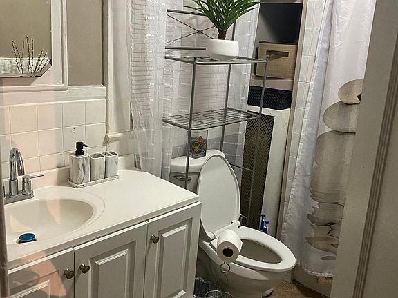 4th image of 65 Yale Ave #2